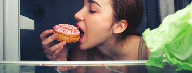 Cinco hábitos al comer que pueden estropear tu dieta y perjudicar la salud 