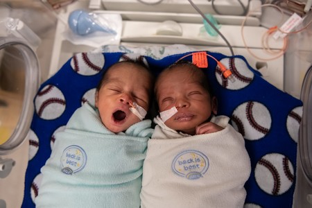 ¡Baby boom gemelar! Una UCIN en Estados Unidos tiene bajo su cuidado a 12 parejas de gemelos y mellizos