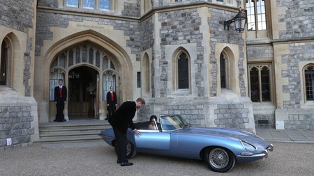 Meghan Markle y el príncipe Harry sucumben a los encantos de un Jaguar E-Type totalmente eléctrico