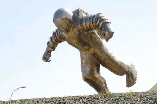 La fascinante estatua de El Astronauta