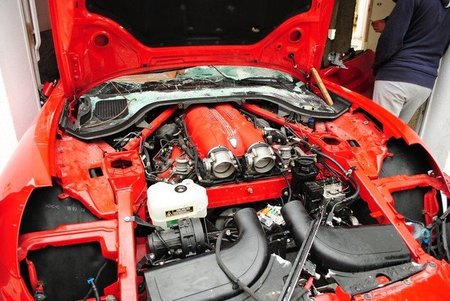 Ferrari California saqueado en Tunez