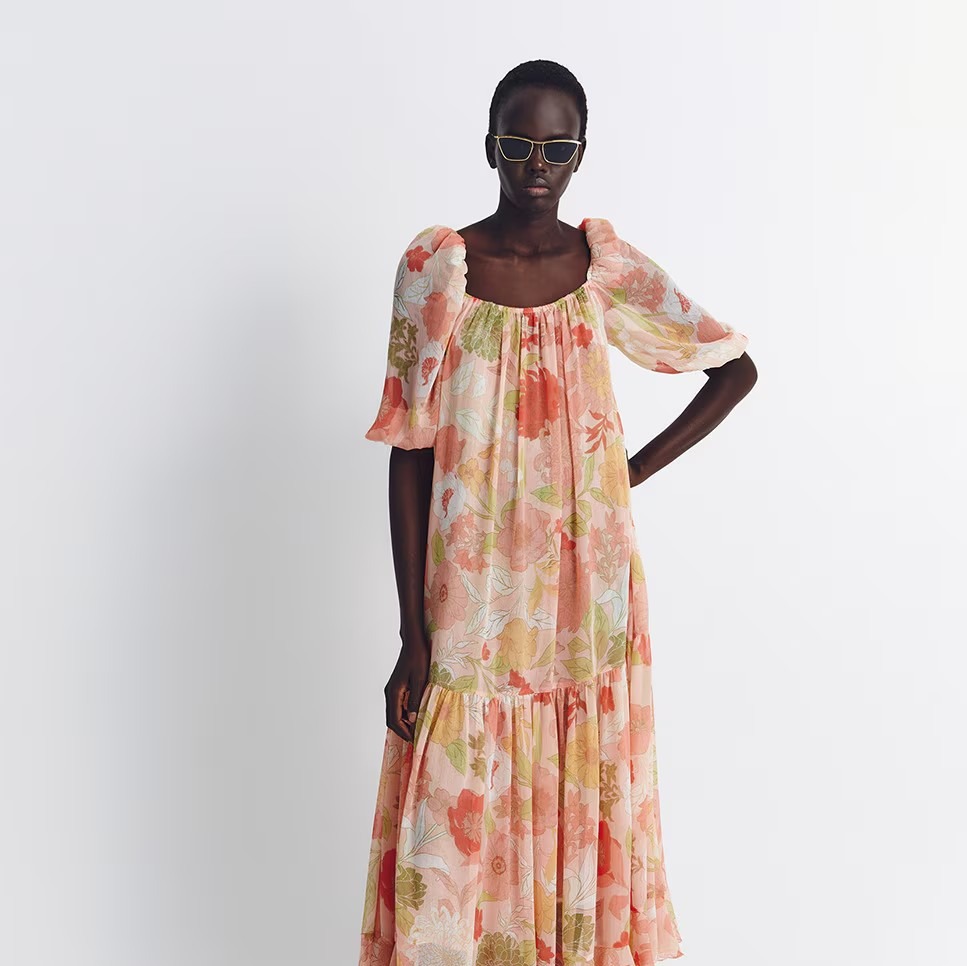 Vestido de flores con vuelo de Sfera