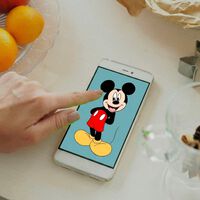 Disney+ ha descubierto que la Generación Z no quiere ver sus películas de dos horas. Así que les va a dar microdramas verticales 