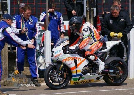 Bruce Anstey con el Arai RX-7 RC