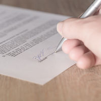 La conversión de contratos temporales en fijos beneficia a los mayores de 45 años 