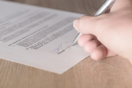 La conversión de contratos temporales en fijos beneficia a los mayores de 45 años