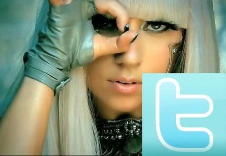 Lady Gaga de farra en nochevieja... por Twitter, que mola más