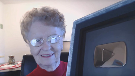 Esta señora de más de 80 años ya tiene 300 gameplays de Skyrim... y sigue sumando