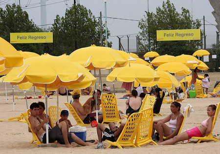 Buenos Aires abre dos playas artificiales al público
