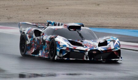 Bugatti saca a pasear a su nuevo hypercar y los paparazzis lo sorprenden
