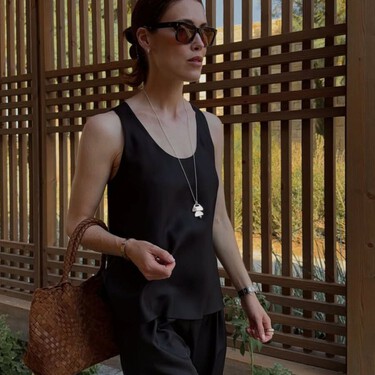 Esta madrugada llegó a Zara un nuevo conjunto monocolor minimalista, holgado y efecto layering tan elegante que parece de lujo 
