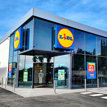 El outlet madrileño de Lidl vende lámparas de techo LED por menos de 4 euros en tres modelos distintos