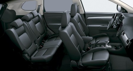 Mitsubishi Outlander PHEV interior