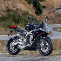 La Aprilia Tuono 660 Factory se acerca aún más a la RS 660 con 100 CV, menos peso, mejores suspensiones y quickshifter
