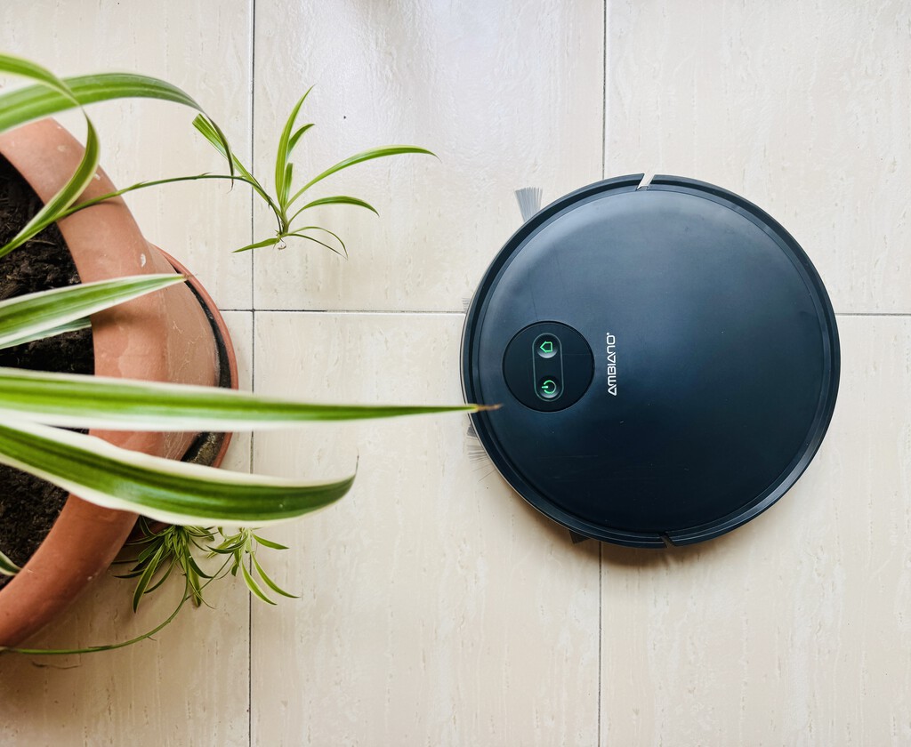 He probado el robot aspirador de Aldi que cuesta menos de 100 euros. Lo barato a veces sorprende 