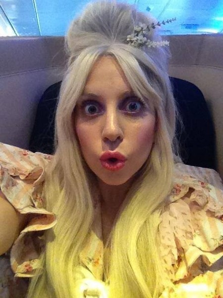 Lady Gaga ha decidido, que quien debe vestirle para su próximo videoclip sea... ¡España!