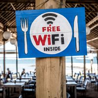 Las redes Wi-Fi para invitados parecían un refugio seguro para conectarse. AirSnitch acaba de demostrar que son un coladero