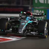 George Russell se queda la pole en Las Vegas, Carlos Sainz huele a victoria y brutal accidente de Franco Colapinto 