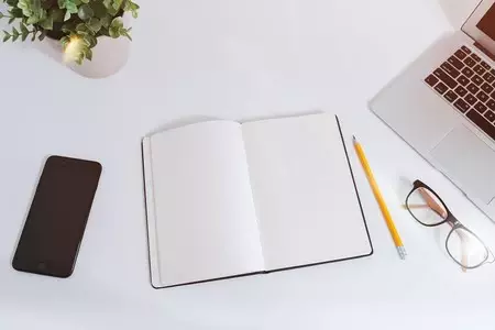 Hoy es el Día Mundial de la Poesía y puedes pedirle a Google que te lea un poema de la propia voz de su autor