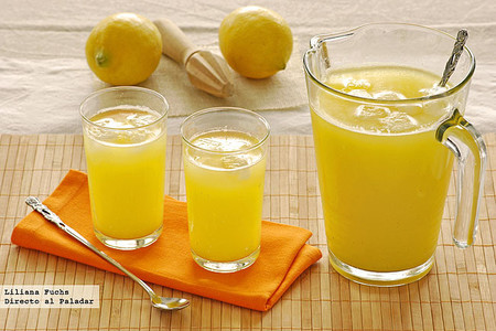 Refrescante limonada de piña con un toque de jengibre. Receta
