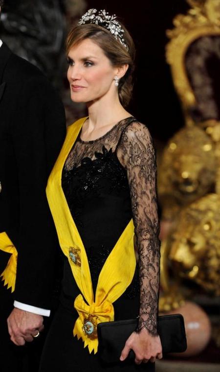 La reina Letizia, una cigarerra mexicana para la prensa británica