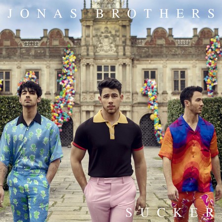 El regreso de los Jonas Brothers viene cargado también de mucho estilo y color para la primavera