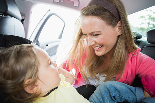 Siete (falsas) creencias que llevan a muchos padres a no elegir una silla a contramarcha para sus hijos