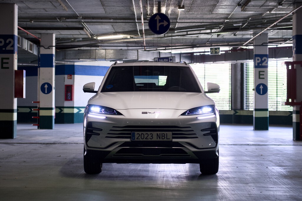 BYD Seal U DM-i, análisis: un precio ilógico para su tamaño y equipamiento que le permite mirar de tú a tú a Toyota