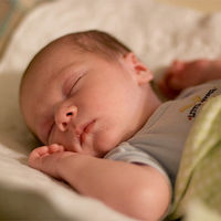 ¿Darle cereales por la noche para que duerma más?