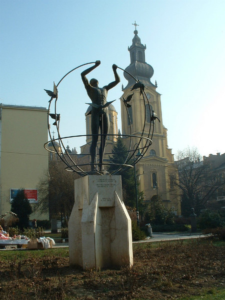 escultura luomo en sarajevo