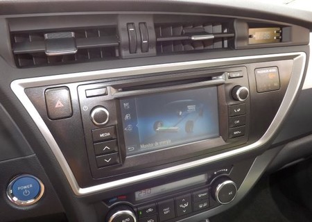 toyota_auris_ts_hybrid