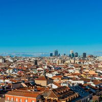 La loca escalada de precios de Madrid amenaza con dejar a las familias sin su "plan B": buscar vivienda en la periferia