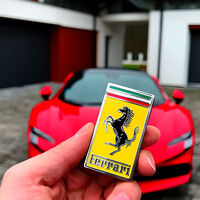 No te fíes ni de quien te quiere comprar tu Ferrari: esta familia vivió una pesadilla al intentar vender su deportivo