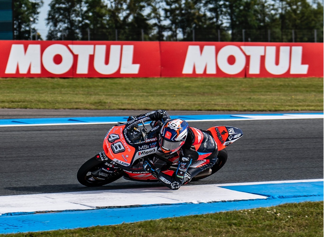 Iván Ortolá arruina la fiesta en Assen adelantando a Collin Veijer en la última chicane; David Muñoz vuelve al podio 