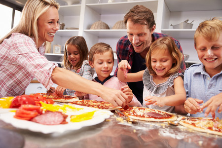 19 recetas de pizzas caseras para hacer con niños y disfrutar de un divertido plan en familia
