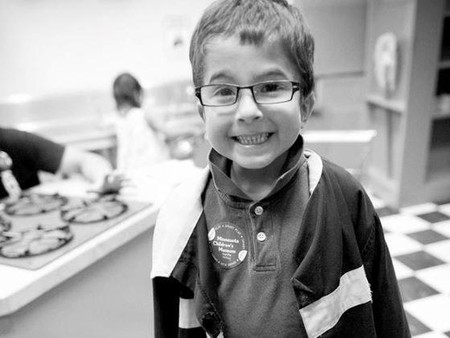Muere un niño de siete años al decidir sus padres rezar por él e irse a una boda y evitar a los médicos