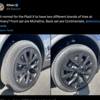 Tesla entrega auto nuevo de más de 2 millones de pesos con llantas de diferentes marcas y problemas de ensamble