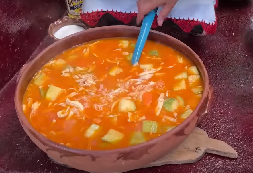Cómo hacer 'Pollo en caldo', la receta más fácil y sabrosa de Doña