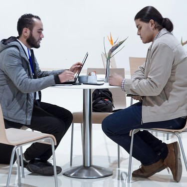 Detrás de una simple silla coja se esconde un test psicológico: así evalúan algunas empresas a sus empleados sin que lo sepan