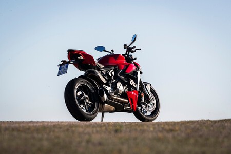 Ducati Streetfighter V2 2021 007