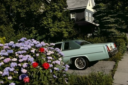 'It's not about cars' es la nueva exposición (y fotolibro) del gran Harry Gruyaert