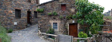 Este pequeño y bonito pueblo tiene 21 coches por cada habitante, pero sus residentes no pueden circular por sus calles