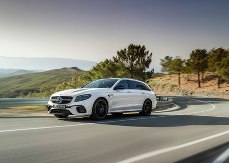 Video: Mira el Mercedes-AMG E63 S Estate y Porsche Panamera Turbo Sport Turismo luchar por cada cm durante 1/2 milla