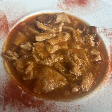 Los mejores callos de España se hacen en un restaurante de Burgos que triunfa con “los guisos de siempre que no se comen nunca” 