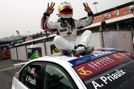 BMW vuelve a ser campeón del mundo de turismos