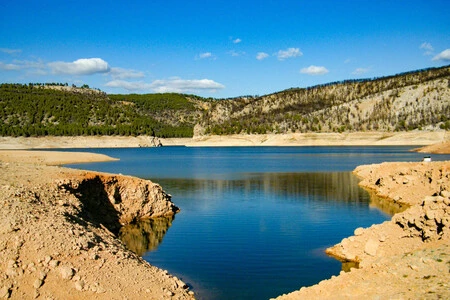 España afronta una crisis de abastecimiento de agua. Su mejor opción pasa por beberse el Mediterráneo