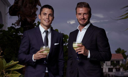 Un whisky escocés convierte en realidad el sueño de Álex González de conocer a David Beckham