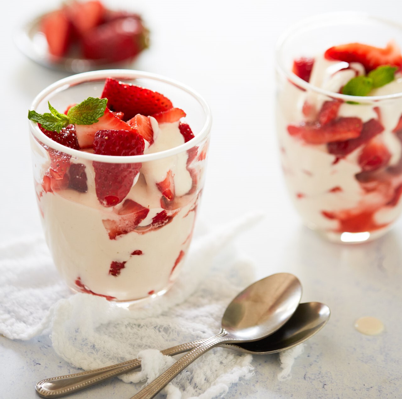 Cómo hacer fresas con crema. Receta clásica de postre en México