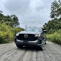 Manejamos la Mazda BT-50, la pick-up japonesa irrumpe en la categoría hablando de aventura y resistencia