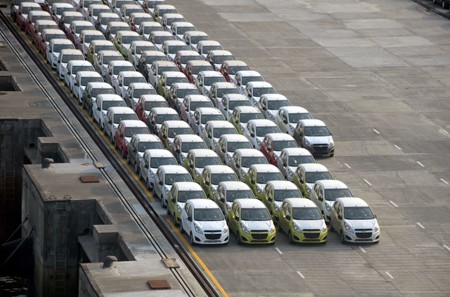 Tardarías mínimo 4 años en pagar un auto nuevo en México si ganaras el mínimo (y no comieras)